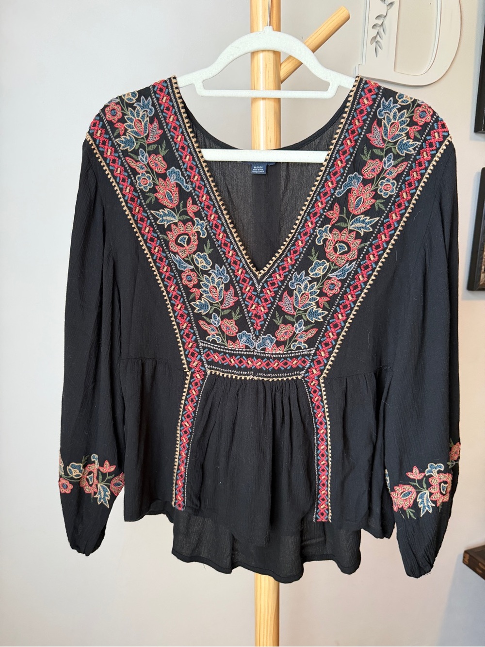 American Eagle Black Embroidered Peasant Shirt Boho Floral Flowy Shirt Sz Medium